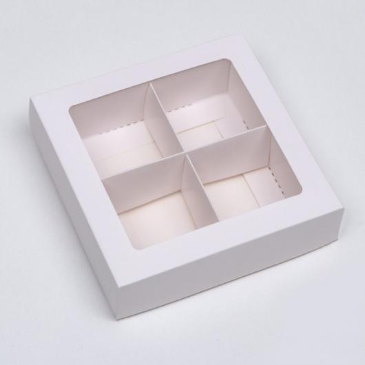 Коробка для конфет белая с окном 12,6*12,6*3,5см (4)